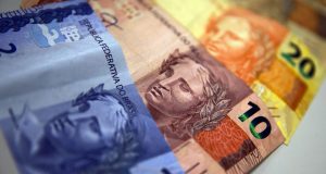 Economia brasileira deve ter forte queda no primeiro semestreImpacto da pandemia na economia será desinflacionário, diz Copom
