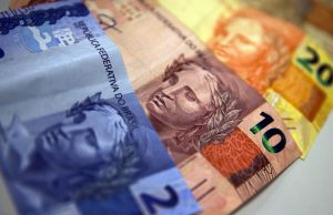 Economia brasileira deve ter forte queda no primeiro semestreImpacto da pandemia na economia será desinflacionário, diz Copom