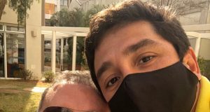 Reizo publica foto com Sabino e revela estado de saúde do paiNas redes sociais i