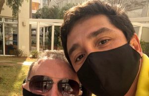 Reizo publica foto com Sabino e revela estado de saúde do paiNas redes sociais i