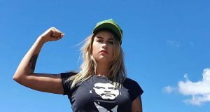 Antes de sair da jaula, Sara Winter ganha acessório básico no tornozeloAcessório básico