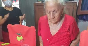 Em Parintins, biza Judith comemora 101 anos com vitória sobre a covidGuerreira da Terra dos Bois