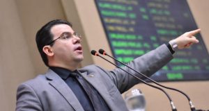Wilker acusa Seduc de comprar merenda em hotel quatro estrelasMais um pepino no Governo Wilson Lima