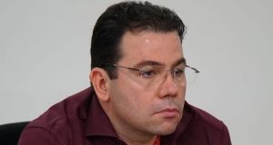 Wilker afirma que vai atrás dos responsáveis por sobrepeço dos respiradoresNa cola do governador Wilson Lima