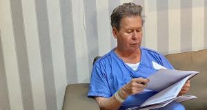Internado no Sírio Libanês, Arthur se irrita com críticas sobre ter tratamento VIPPrivilegiado?