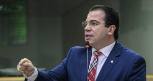 Wilker Barreto afirma que deputados viraram as costas para os amazonensesSinal de pequenez