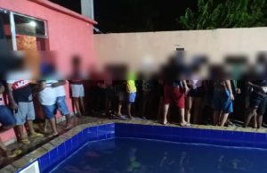 ‘Festinha clandestina’ é tombada pela polícia em ItacoatiaraUm casal foi detido por corrupção de menores, desobediência ao decreto estadual, desacato e resistência a prisão