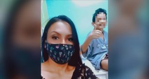 Em Manaus, mãe desempregada pede ajuda para tratamento de filho operadoA cirurgia demorou mais de 2 horas, foi muito delicada e devido à demora e os danos que o estouro do apêndice causou, agora ele está tendo que usar uma bolsa de colostomia
