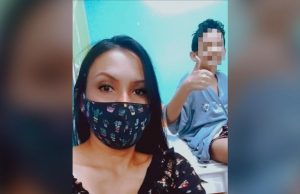 Em Manaus, mãe desempregada pede ajuda para tratamento de filho operadoA cirurgia demorou mais de 2 horas, foi muito delicada e devido à demora e os danos que o estouro do apêndice causou, agora ele está tendo que usar uma bolsa de colostomia