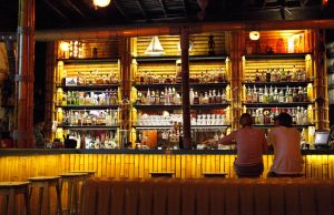 Escolas, bares e flutuantes estão autorizados a reabrir em ManausMais uma etapa de abertura