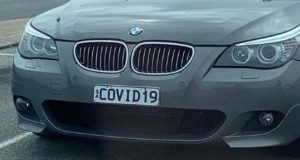 BMW com placa COVD 19 é abandonada pelo dono em estacionamento de AeroportoO carro existe de verdade, de acordo com uma consulta feita ao site do governo australiano pela placa do veículo