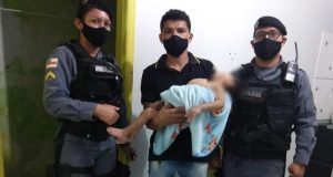 Mãe abandona filho com microcefalia para cair na farra em ManacapuruMundo cão