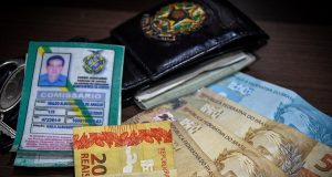 Polícia prende vendedor de RG dentro da Delegacia-Geral de ManausÉ muita cara de pau!