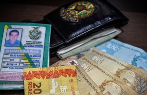 Polícia prende vendedor de RG dentro da Delegacia-Geral de ManausÉ muita cara de pau!