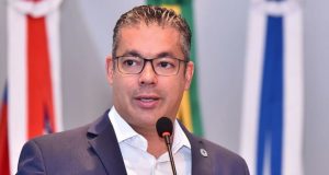 Após acidente com jet ski, Josué Neto tem traumatismo na perda direitaEm observação