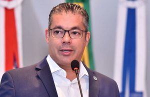 Após acidente com jet ski, Josué Neto tem traumatismo na perda direitaEm observação