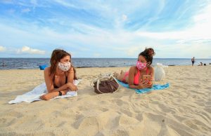 Passeio na Ponta Negra segue protocolo contra a pandemiaA vida mudou