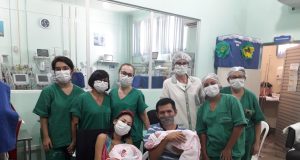 Em Iranduba, marido autista e esposa cadeirante ganham filhas gêmeas"Não tem outra palavra, é amor"