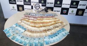 Mulher faturou alto com venda de drogas e acabou presa pela equipe TucandeiraMais de R$ 6 mil, além do dinheiro apreendido, arma de fogo e material para embalo de drogas