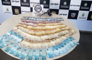 Mulher faturou alto com venda de drogas e acabou presa pela equipe TucandeiraMais de R$ 6 mil, além do dinheiro apreendido, arma de fogo e material para embalo de drogas