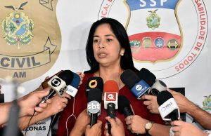 Mãe arranca pele da mão do filho com óleo quenteQue coisa horrível