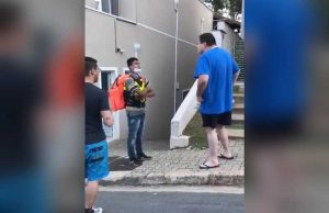 Entregador de comida é humilhado por cliente: “Seu lixo, quanto deve ganhar por mês?”O caso ocorreu no condomínio de luxo Madre Villac, na cidade de Valinhos, interior de São Paulo