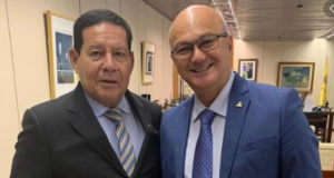Alfredo Menezes afirma que Mourão vem a Manaus pedir votos para eleEleições 2020