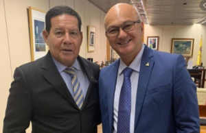 Alfredo Menezes afirma que Mourão vem a Manaus pedir votos para eleEleições 2020