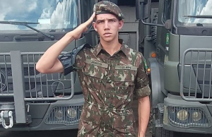 Mãe afirma que filho morto em batalhão de Manaus foi torturado: “Quero justiça”