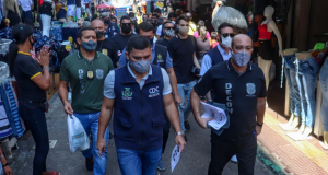 Polícia recolhe roupas de marcas falsificadas no bate-palma do CentroQuem nunca?