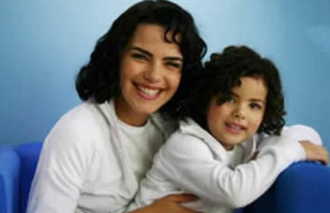 Após 16 anos, onde está a sósia mirim de Ana Paula Arósio?O tempo passa...