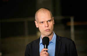 Prefeito de SP proíbe volta às aulas: “Escola não segura nem piolho, imagina coronavírus”Covas jogou a real