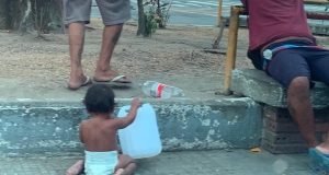 Em Manaus, pai perde guarda por deixar bebê na calçada enquanto pedia esmola
