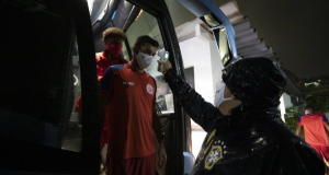 12 jogadores do Imperatriz, rival do Manaus na Série C, testam positivo para CovidPerigo em campo