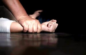 Em Manaus, menina de 11 anos se dopa para não sentir abusos do padrasto e quase morreA criança estava sendo violentada há cerca de um mês pelo namorado de 16 anos da mãe dela, uma mulher de 29 anos