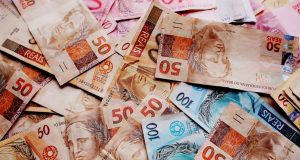 Cédula de R$ 200 preocupa comerciantes por falta de trocoSe há um problema pelo qual o comércio passa com muita frequência é a falta de troco