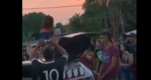 Mãe afirma que foi a filha que pediu para dançar funk no carro: “Não tem maldade”Não é possível