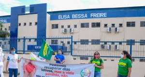 Professores decidem em assembleia não voltar à sala de aula no dia 10Queda de braço na Educação