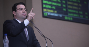 Wilker Barreto chama arquivamento do impeachment de traiçãoJogou pesado