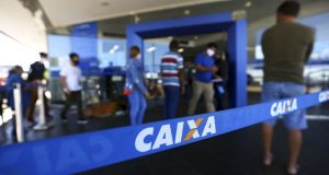 Caixa paga R$ 300 a 1,6 milhão beneficiários do Bolsa FamíliaSerão atendidas pessoas com Número de Identificação Social final 6