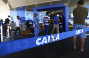 Caixa paga R$ 300 a 1,6 milhão beneficiários do Bolsa FamíliaSerão atendidas pessoas com Número de Identificação Social final 6