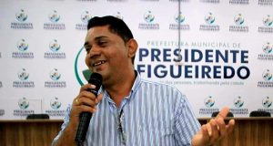 Pedagogo morre no chão do hospital de Presidente Figueiredo