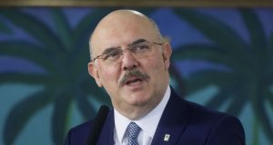 Ministro da Educação atribui índices de suicídio entre jovens à falta de propósitosGoverno lançou Ações de Educação em Saúde para combater o problema