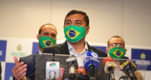 No dia em que fecha baladas, Wilson Lima manda reabrir todas as escolasPolêmica