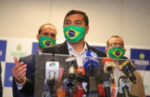 No dia em que fecha baladas, Wilson Lima manda reabrir todas as escolasPolêmica