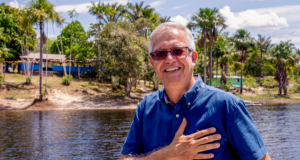 Romero Reis se apresenta com a bandeira da nova políticaNome da Direita