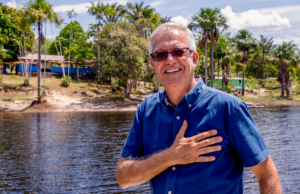 Romero Reis se apresenta com a bandeira da nova políticaNome da Direita