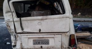 Em Manaus, colisão entre coletivo e kombi mata feirante de 62 anos O motorista do outro veículo fugiu sem prestar socorro
