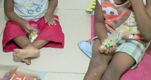 Em Manaus, crianças são encontradas perambulando em rua após mãe sumir