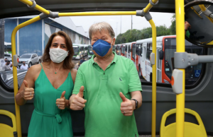 Arthur entrega ônibus e diz que sistema de transporte em Manaus é “organizado”112 veículos